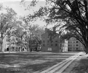 South Middle College, einziges verbleibendes altes Gebäude in Yale, ca. 1900-06